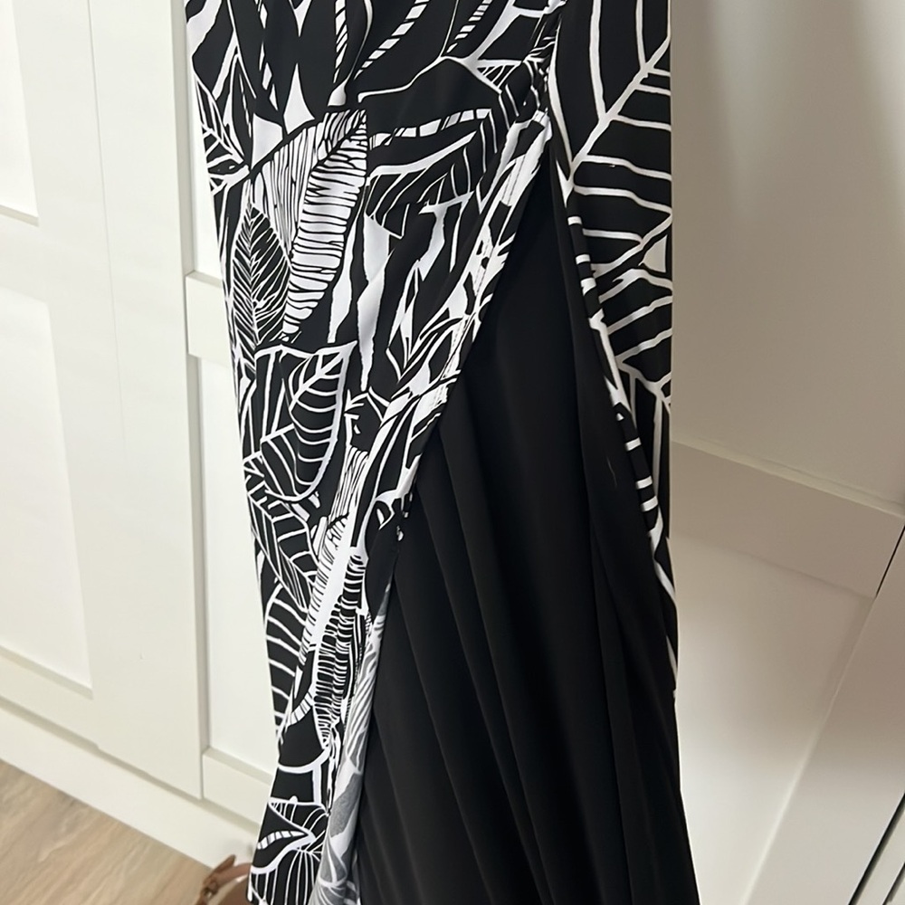 Connected black and white leaves motif side slit with lining cap sleeves - Picture 2 of 6